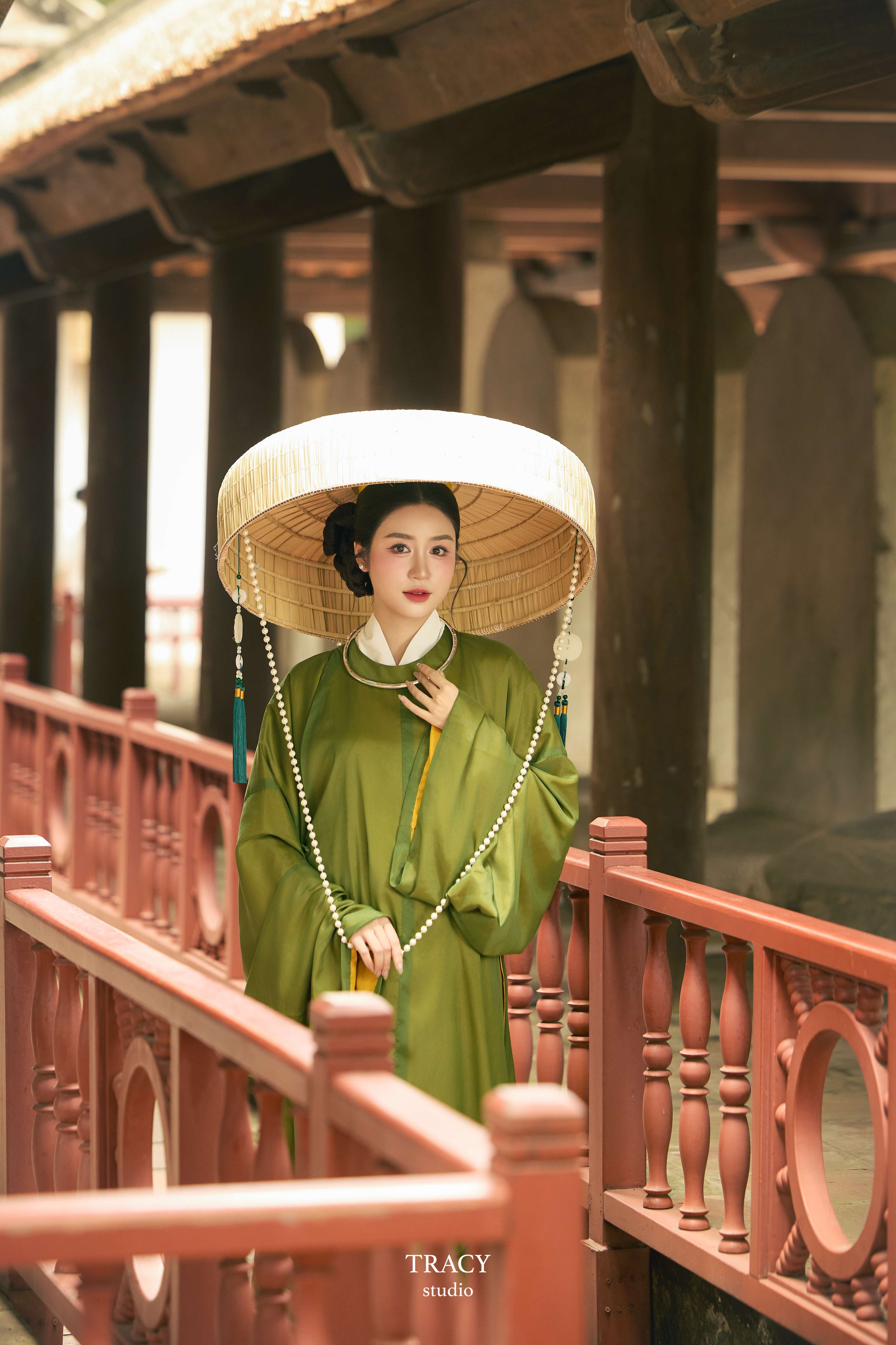 frontend/img/gallery/anh-tet-yem-ao-dai/tracy-studio-chup-viet-phuc-phuong-linh (6).jpg